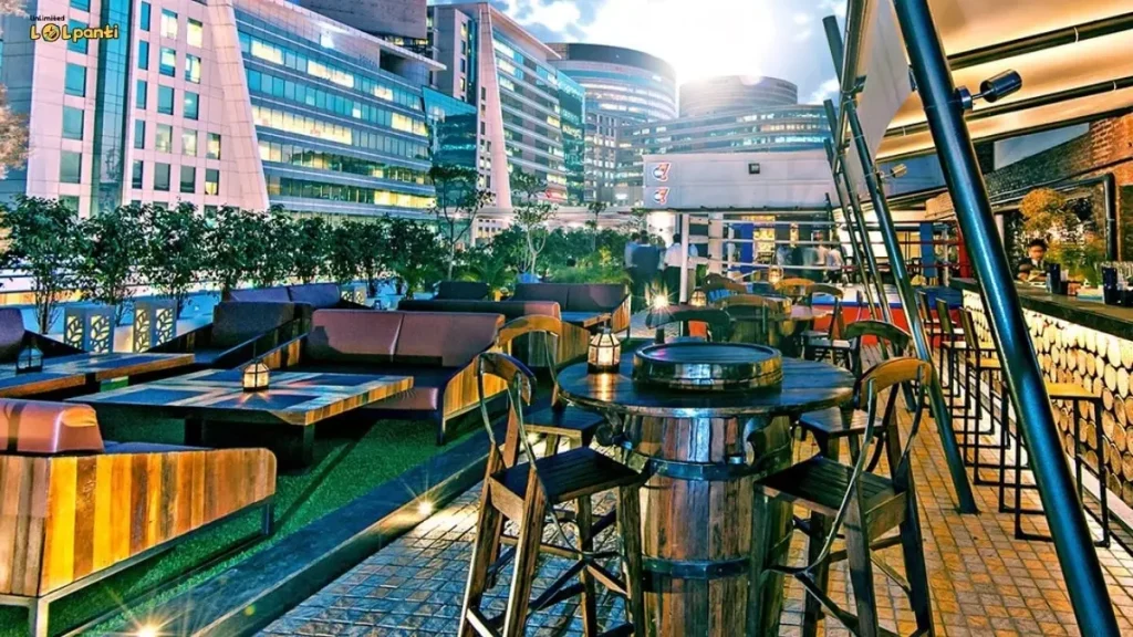 tourist places in gurugram cyber hub